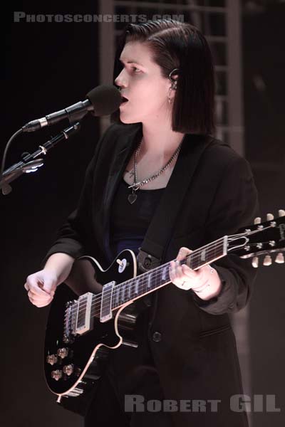 THE XX - 2017-02-14 - PARIS - Zenith - Romy Madley Croft